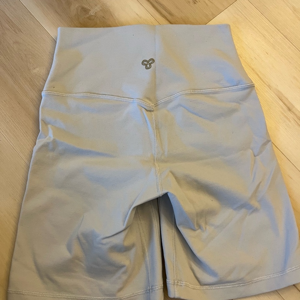 Aritzia golden bike shorts - Picture 3 of 3